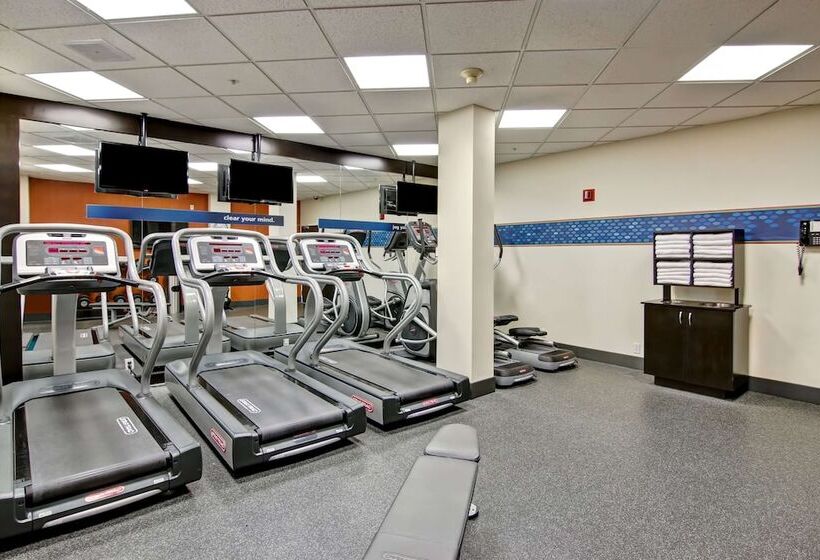 בית מלון כפרי Hampton Inn & Suites By Hilton Calgary Airport