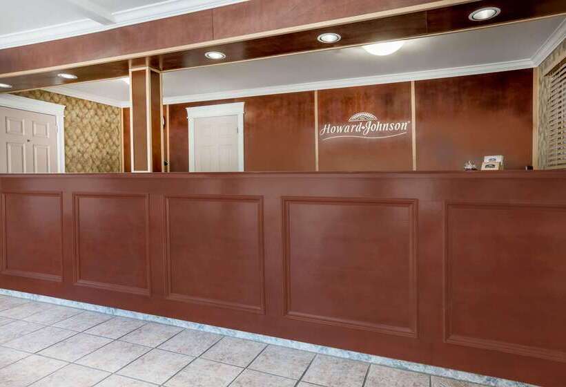 Hotel Howard Johnson By Wyndham Downtown Kamloops