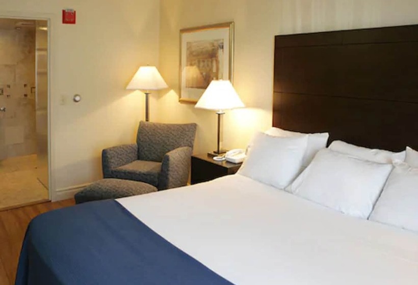 Отель Quality Inn