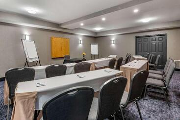 هتل Quality Inn & Suites