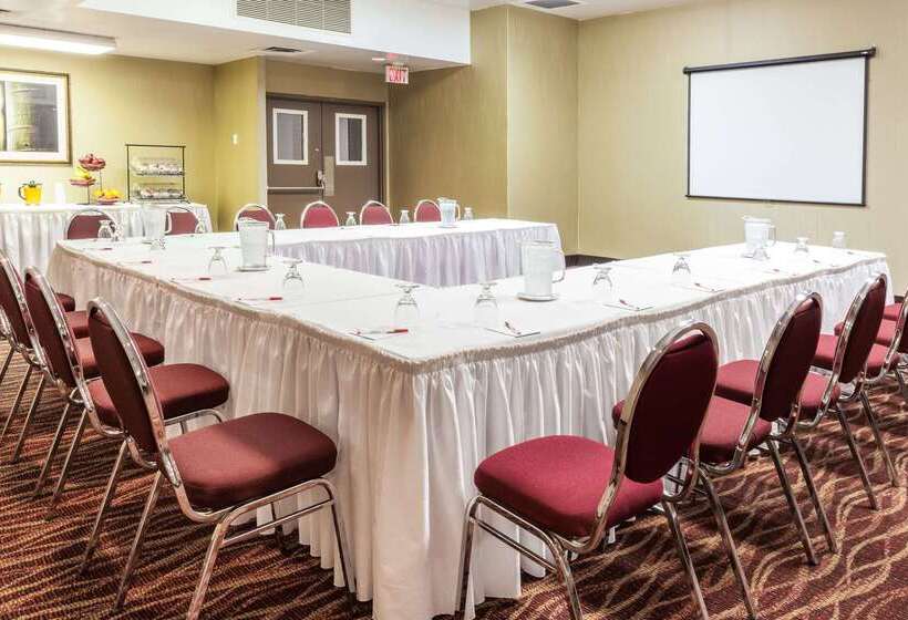 هتل Ramada By Wyndham Timmins