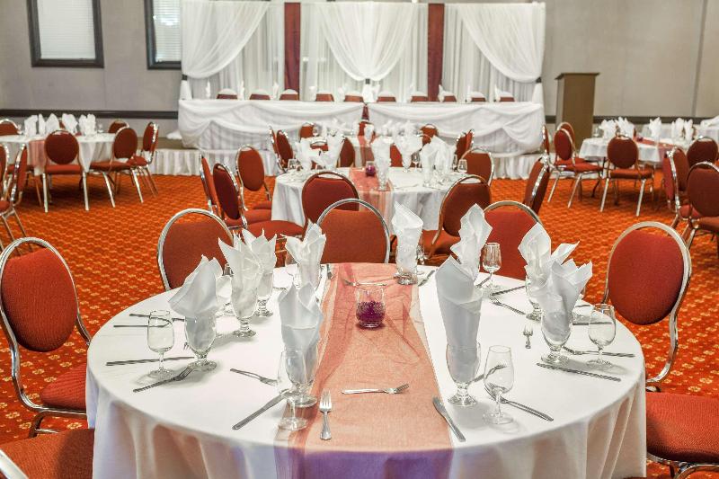 هتل Ramada By Wyndham Timmins