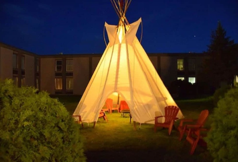 هتل Ramada By Wyndham Timmins