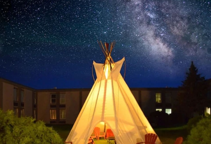 هتل Ramada By Wyndham Timmins