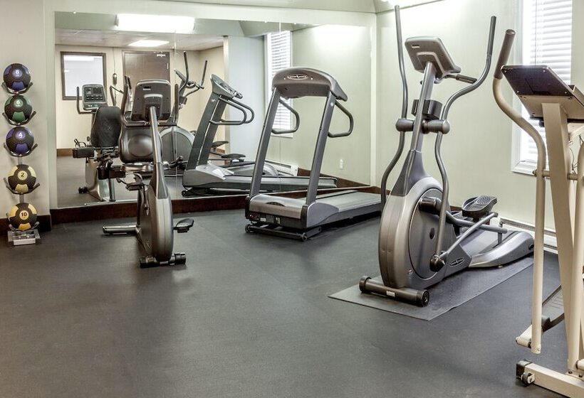 هتل Ramada By Wyndham Timmins