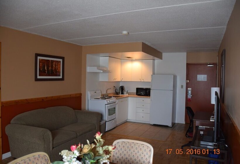 هتل Ramada By Wyndham Timmins