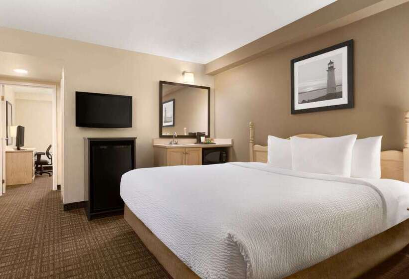 هتل Travelodge Suites By Wyndham Moncton