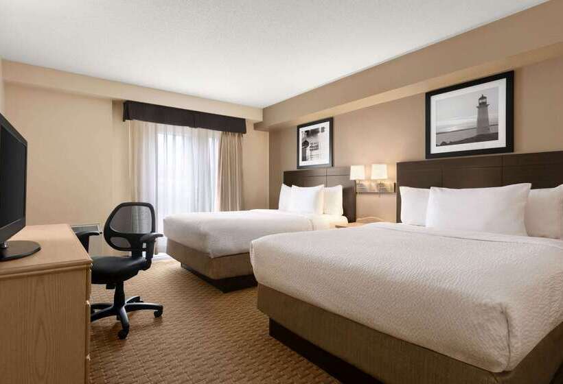 هتل Travelodge Suites By Wyndham Moncton