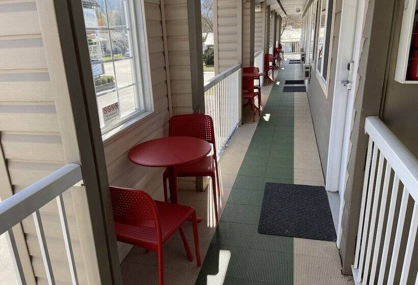 모텔 Monashee Lodge
