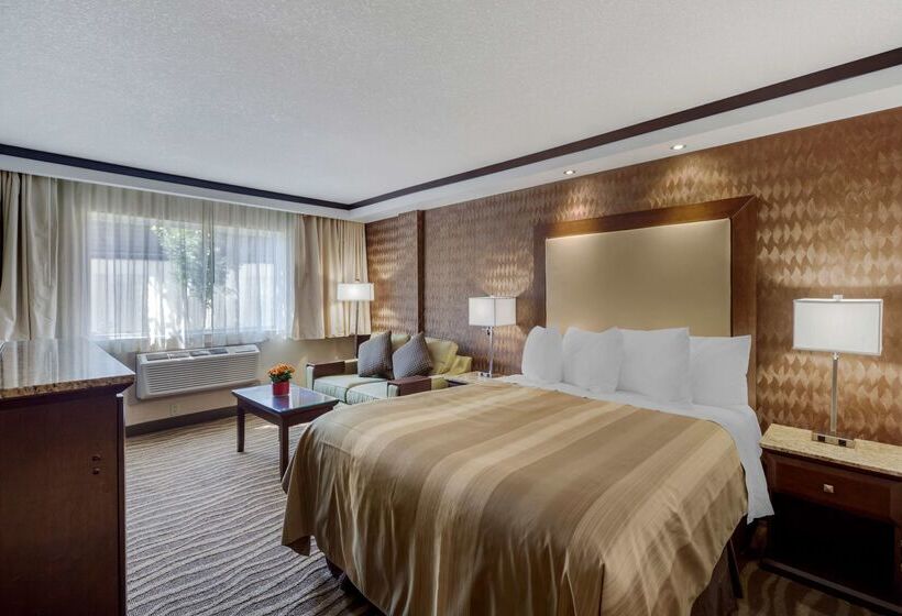 בית מלון כפרי Best Western Plus Edmonton Airport