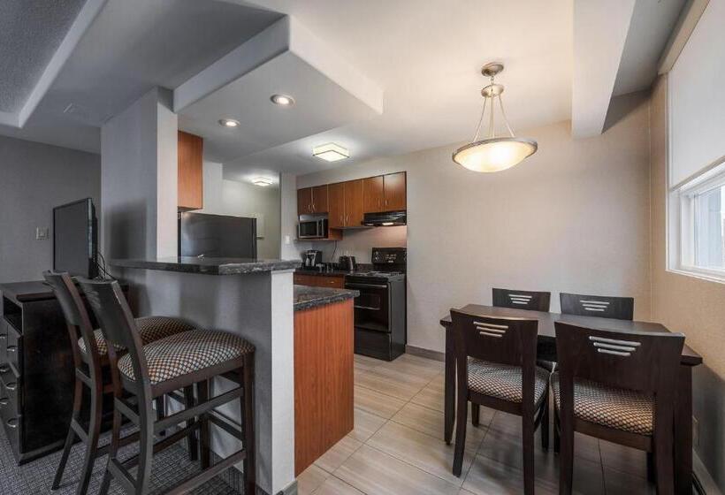 Coast Calgary Downtown Hotel & Suites By Apa