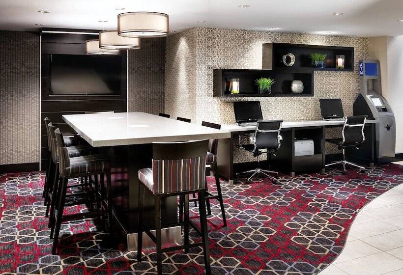 هتل Four Points By Sheraton Mississauga  Meadowvale