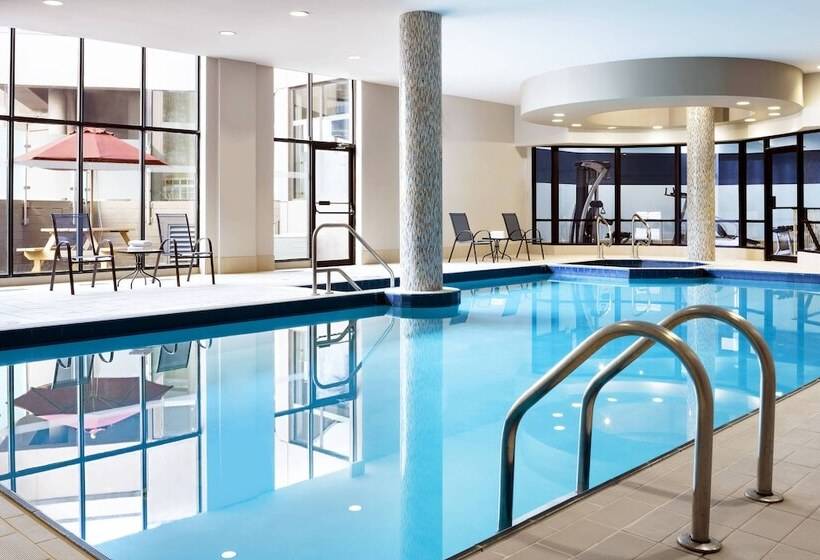 هتل Four Points By Sheraton Mississauga  Meadowvale