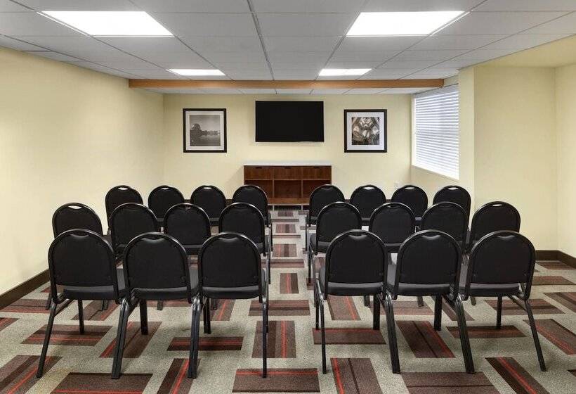 هتل Four Points By Sheraton Surrey