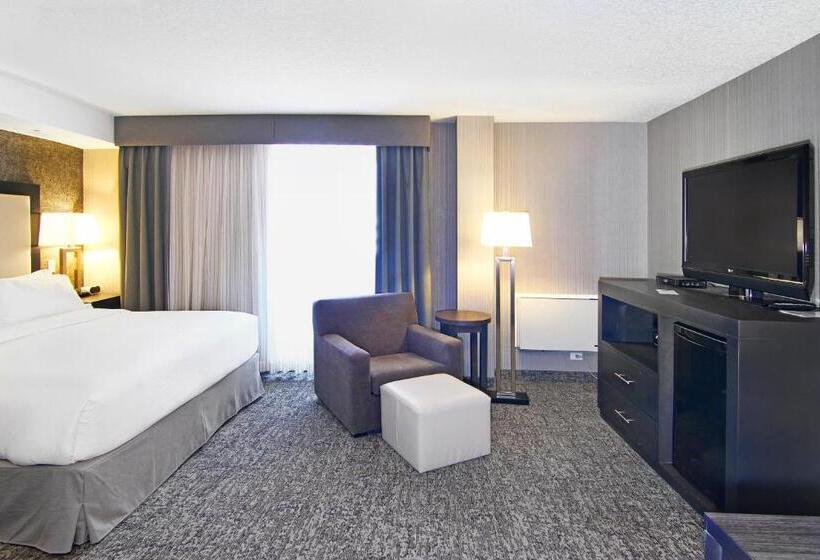Отель Holiday Inn Express And Suites Calgary, An Ihg