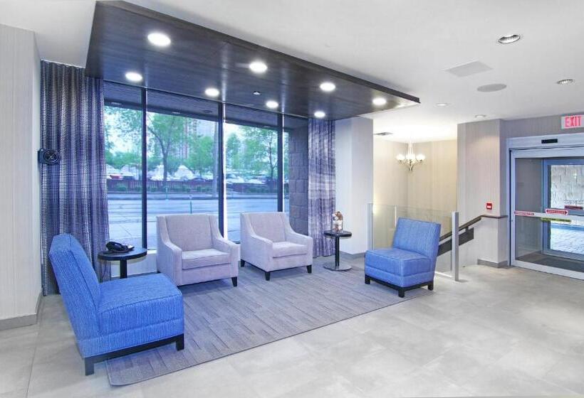هتل Holiday Inn Express And Suites Calgary, An Ihg