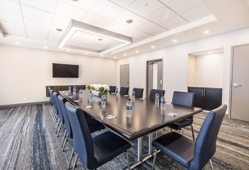 هتل Holiday Inn Express Toronto North York, An Ihg
