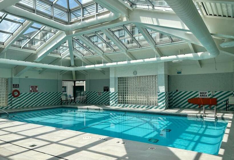 هتل Holiday Inn Toronto Airport East, An Ihg
