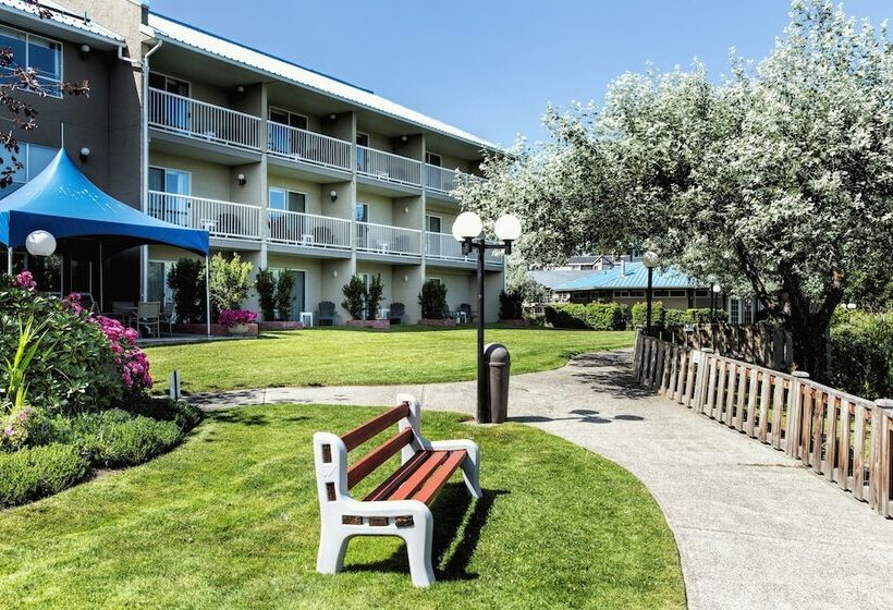 هتل Inn On Long Lake