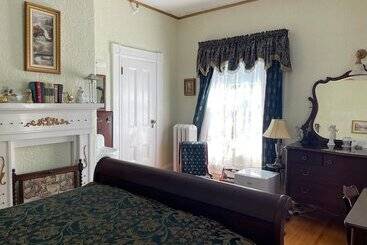 هتل Marshlands Inn