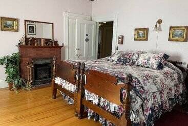 هتل Marshlands Inn