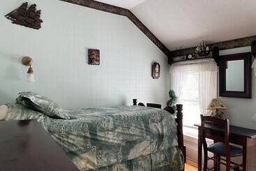 هتل Marshlands Inn