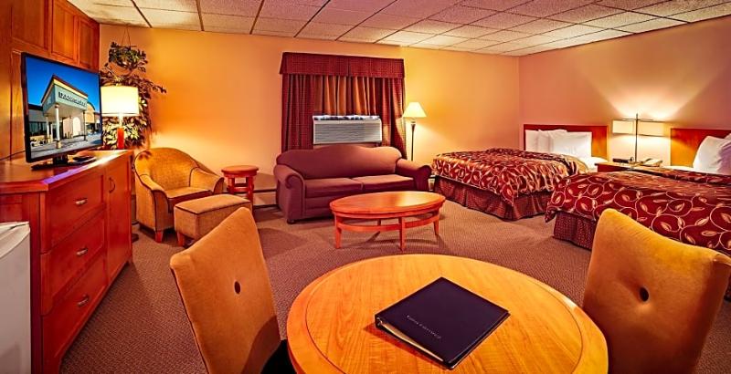 בית מלון כפרי Days Inn & Conference Centre By Wyndham Camrose Norsemen