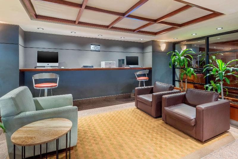 Quality Hotel Dorval Aeroport