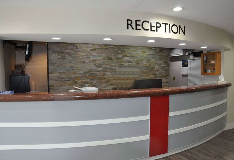 בית מלון כפרי Ramada By Wyndham Abbotsford