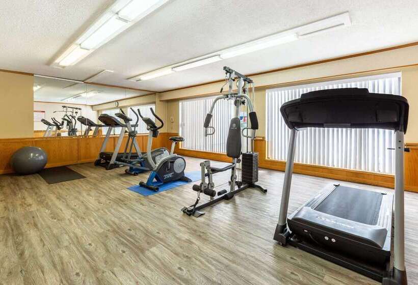 فندق Ramada By Wyndham Coquitlam
