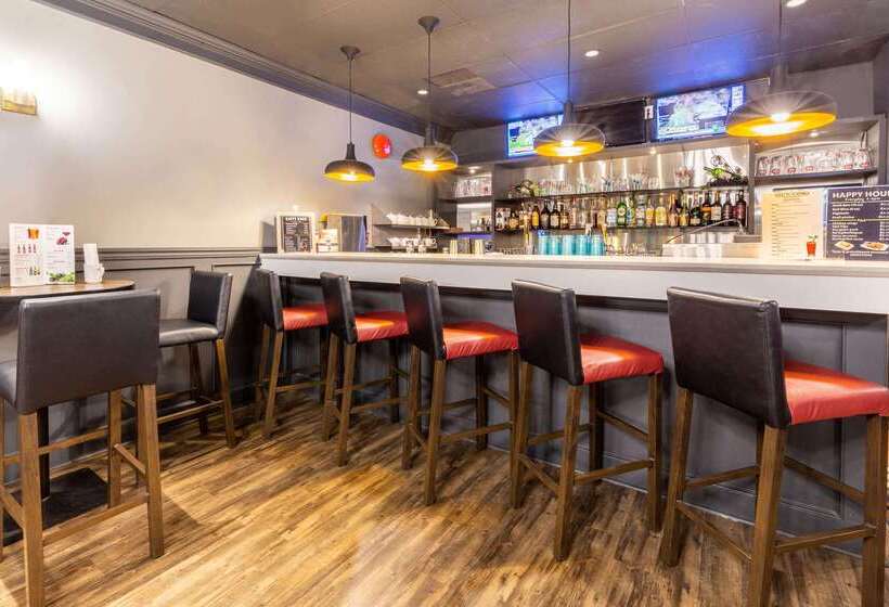 فندق Ramada By Wyndham Coquitlam