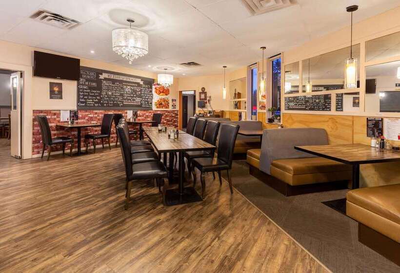 فندق Ramada By Wyndham Coquitlam