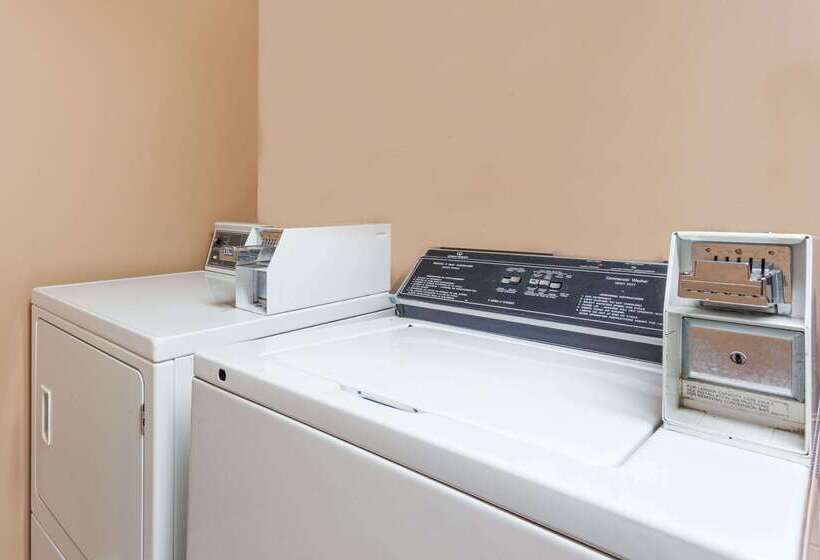 فندق Ramada By Wyndham Coquitlam