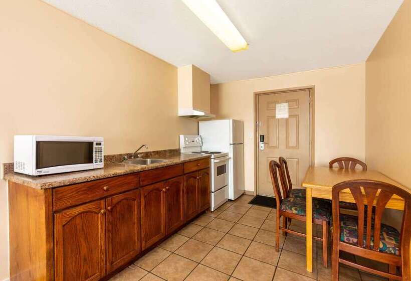 فندق Ramada By Wyndham Coquitlam
