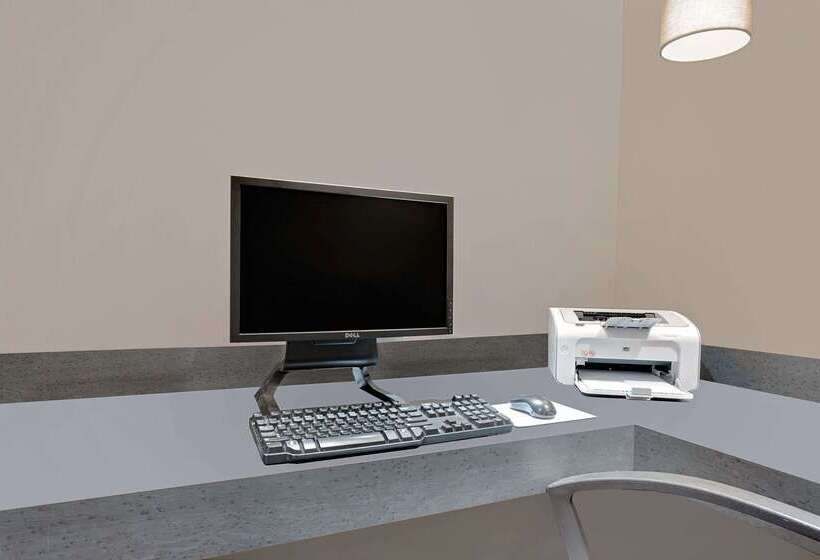 هتل Ramada By Wyndham Kamloops