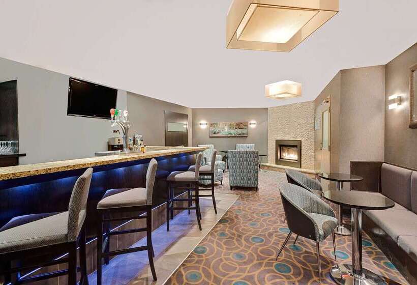 هتل Ramada By Wyndham Kamloops