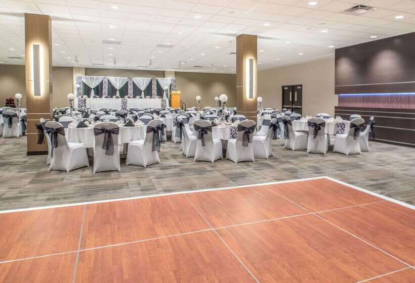 Hotel Ramada By Wyndham Saskatoon