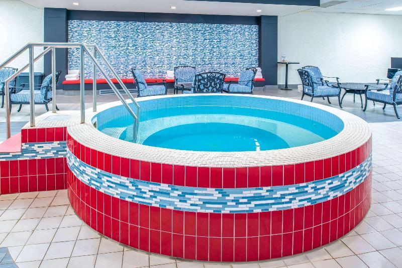 هتل Ramada By Wyndham Saskatoon