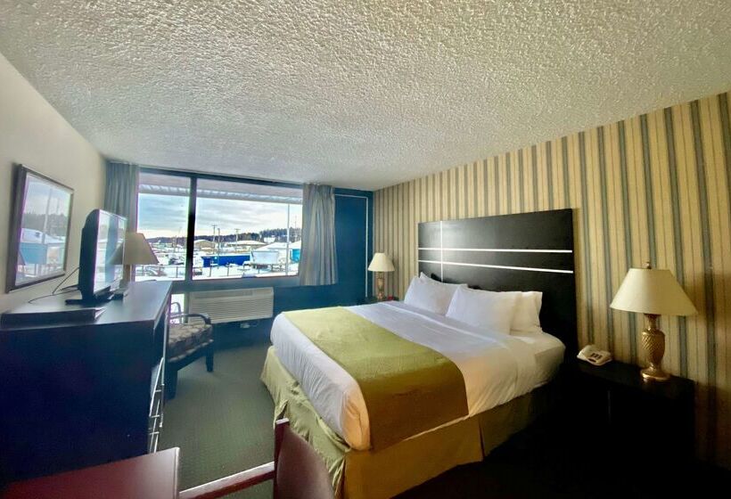 هتل Ramada By Wyndham Whitecourt