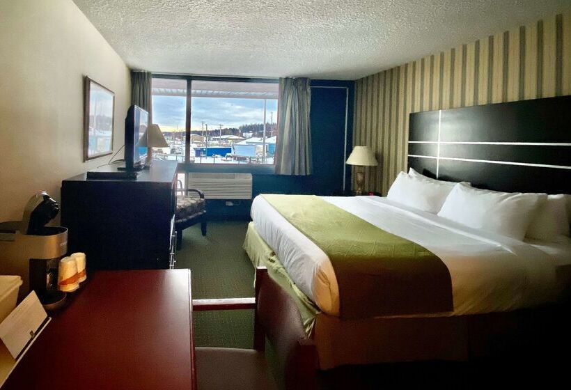 هتل Ramada By Wyndham Whitecourt