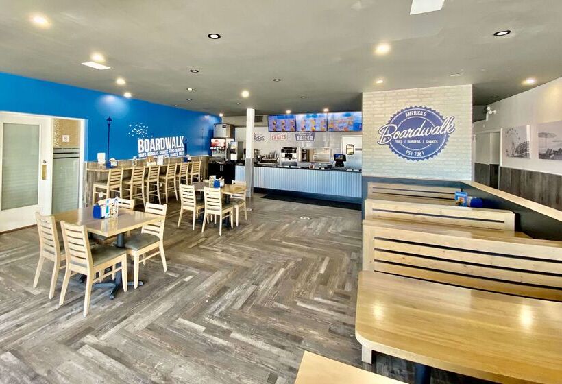 هتل Ramada By Wyndham Whitecourt