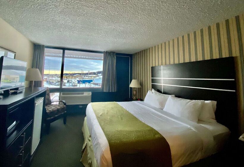 هتل Ramada By Wyndham Whitecourt