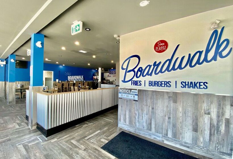 هتل Ramada By Wyndham Whitecourt