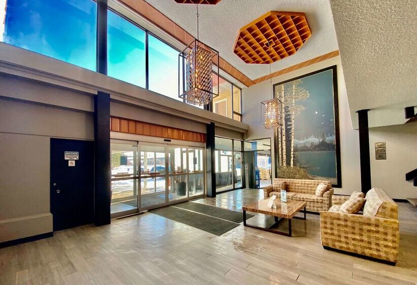 هتل Ramada By Wyndham Whitecourt