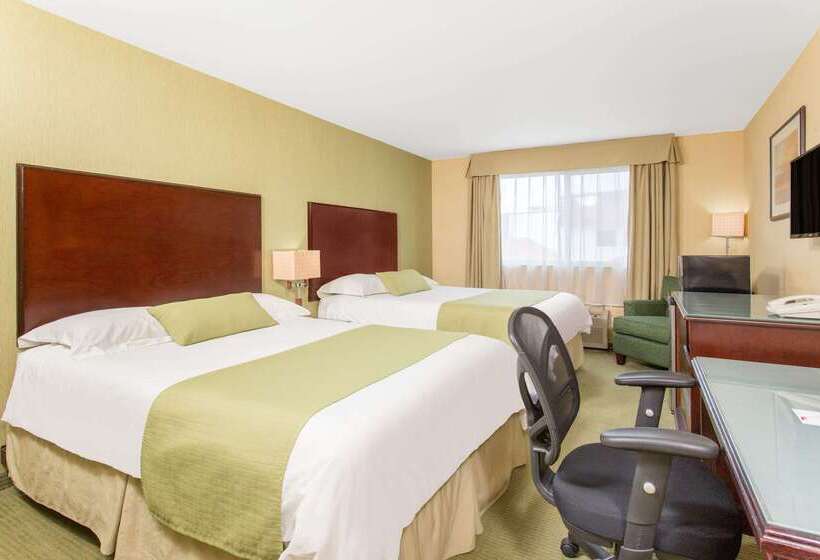 בית מלון כפרי Ramada By Wyndham Williams Lake