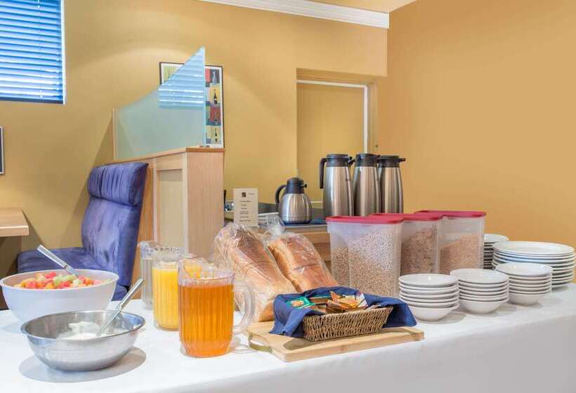 בית מלון כפרי Ramada By Wyndham Williams Lake