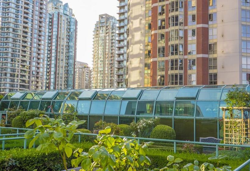 هتل Rosedale On Robson Suite
