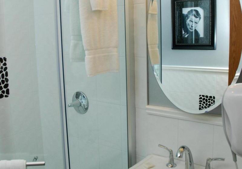 هتل Rosellen Suites At Stanley Park