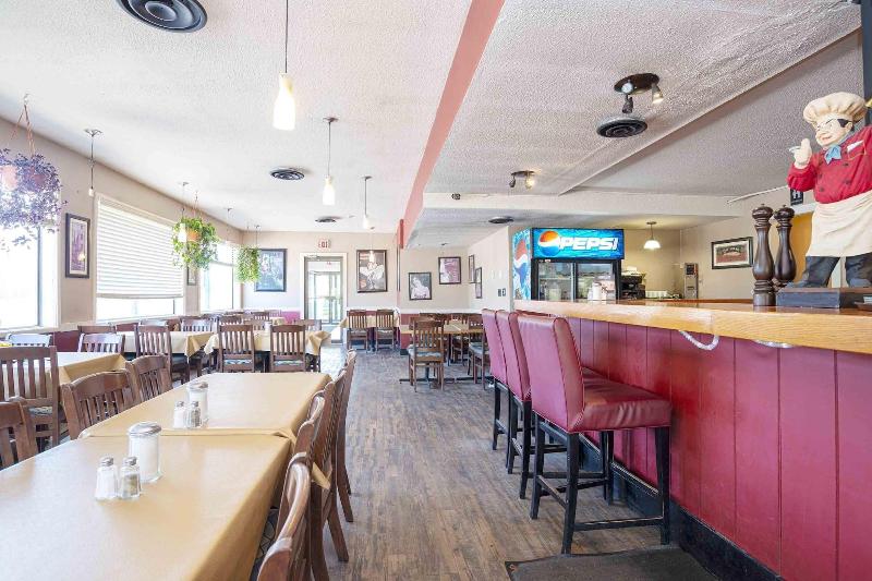 هتل Sandman Inn Blue River