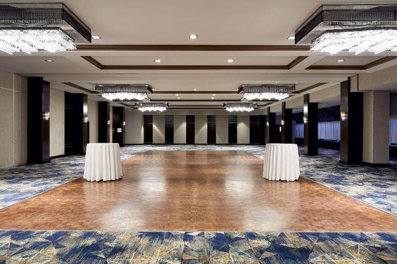 هتل Sheraton Montreal Airport